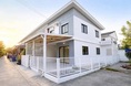 รีโนเวทใหม่เอี่ยมทั้งหลัง ดีไซน์โปร่งสบาย ได้พื้นที่ส่วนตัวหลังมุมเนื้อที่กว้าง 24 ตร.ว. แหล่งชุมชนเดินทางสะดวกเชื่อมต่อคลองหลวง-รังสิต พร้อมให้คุณแพ็คกระเป๋าเข้าอยู่ได้ทันที!