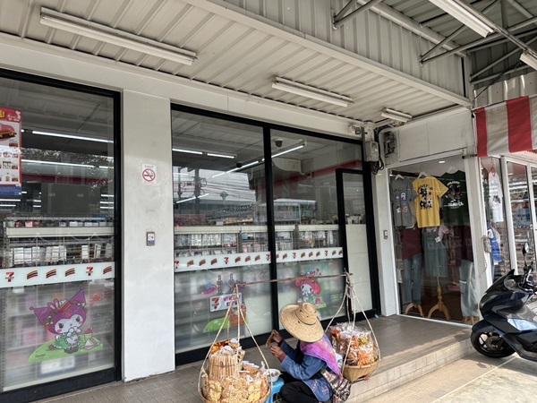 ขายตึก 3.5 ชั้น พร้อมผู้เช่า ตรงข้าม รร.เซนต์โยเซฟ ทำเลทองแบริ่ง (7-11) ซื้อแล้วรับรายได้ค่าเช่าต่อได้ทันที โทร 092-8309541 รูปที่ 7