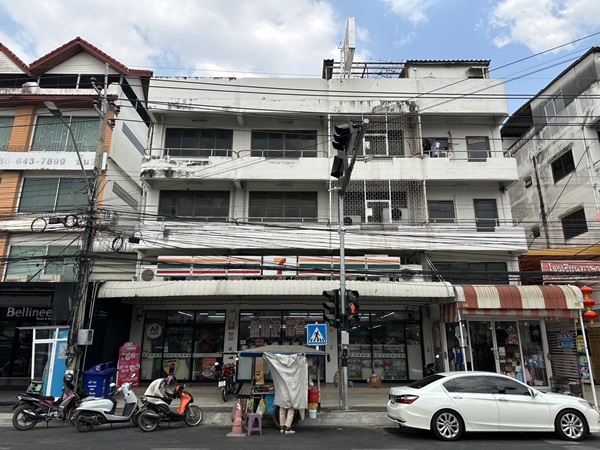 ขายตึก 3.5 ชั้น พร้อมผู้เช่า ตรงข้าม รร.เซนต์โยเซฟ ทำเลทองแบริ่ง (7-11) ซื้อแล้วรับรายได้ค่าเช่าต่อได้ทันที โทร 092-8309541 รูปที่ 3
