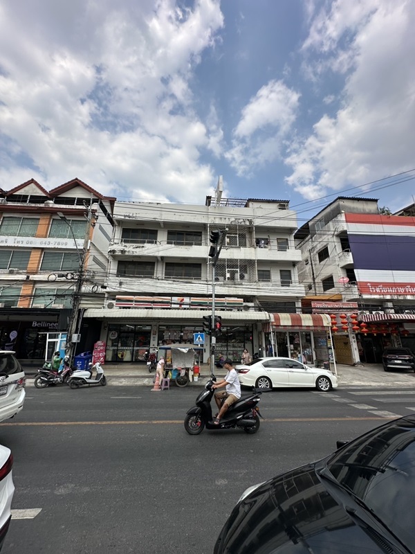ขายตึก 3.5 ชั้น พร้อมผู้เช่า ตรงข้าม รร.เซนต์โยเซฟ ทำเลทองแบริ่ง (7-11) ซื้อแล้วรับรายได้ค่าเช่าต่อได้ทันที โทร 092-8309541 รูปที่ 4